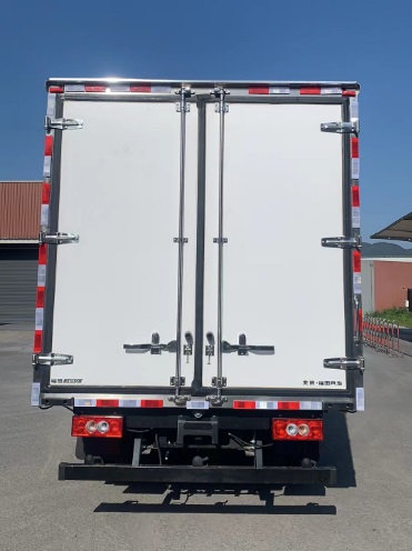 福田牌BJ5045XLCHEV1混合動力冷藏車公告圖片