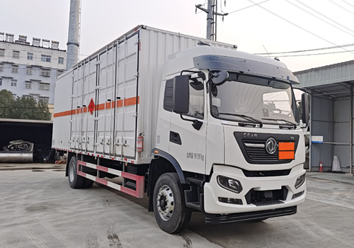 百捷牌QYY5180XRYDF6易燃液體廂式運(yùn)輸車公告圖片
