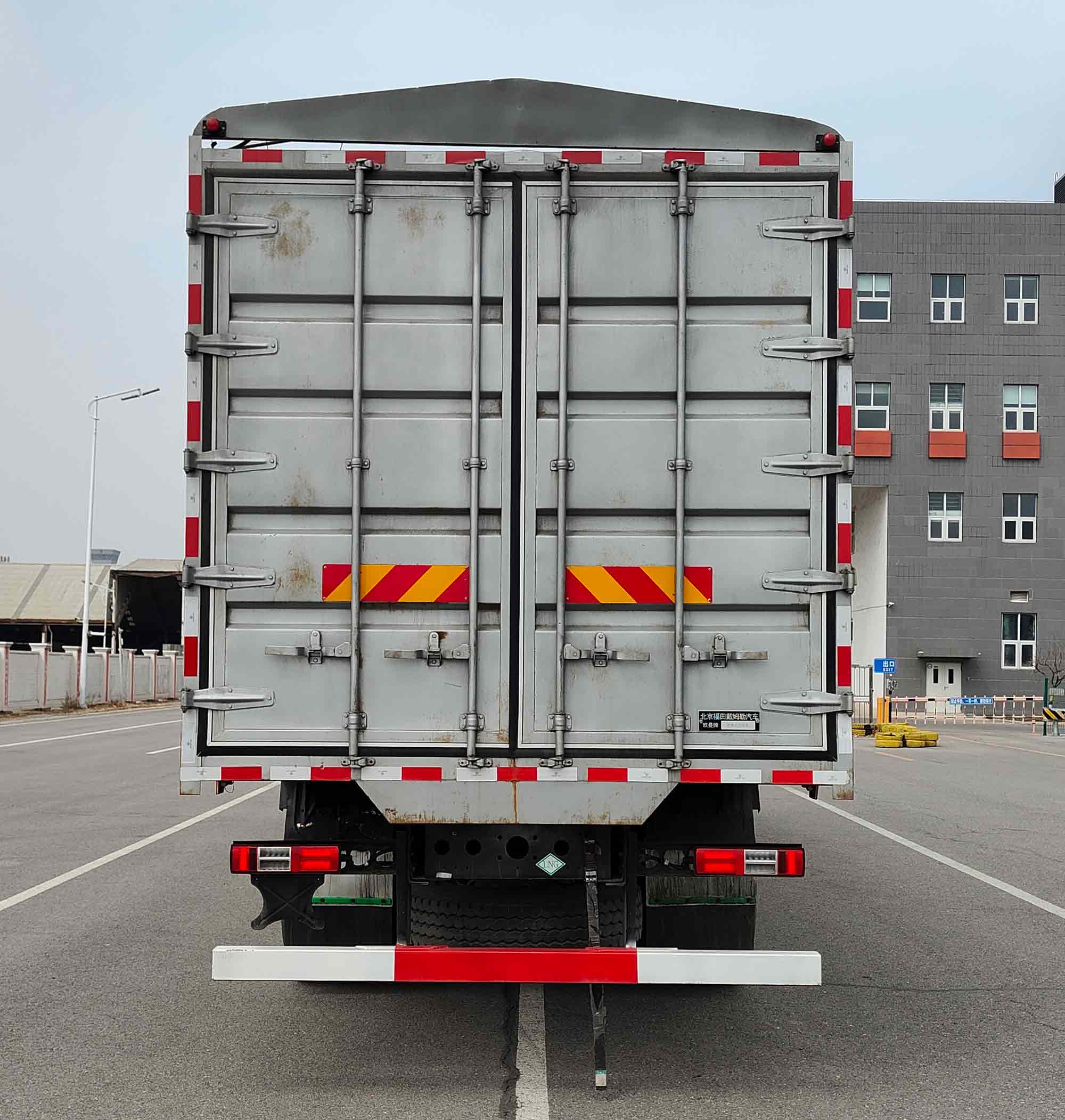 歐曼牌BJ5319CCYL6GRL-01倉(cāng)柵式運(yùn)輸車(chē)公告圖片