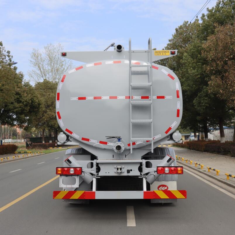 中汽力威牌HLW5252TGYSX6供液車公告圖片