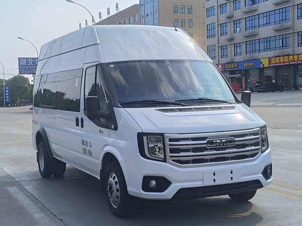 程力威牌CLW5040XYB6QT運(yùn)兵車公告圖片
