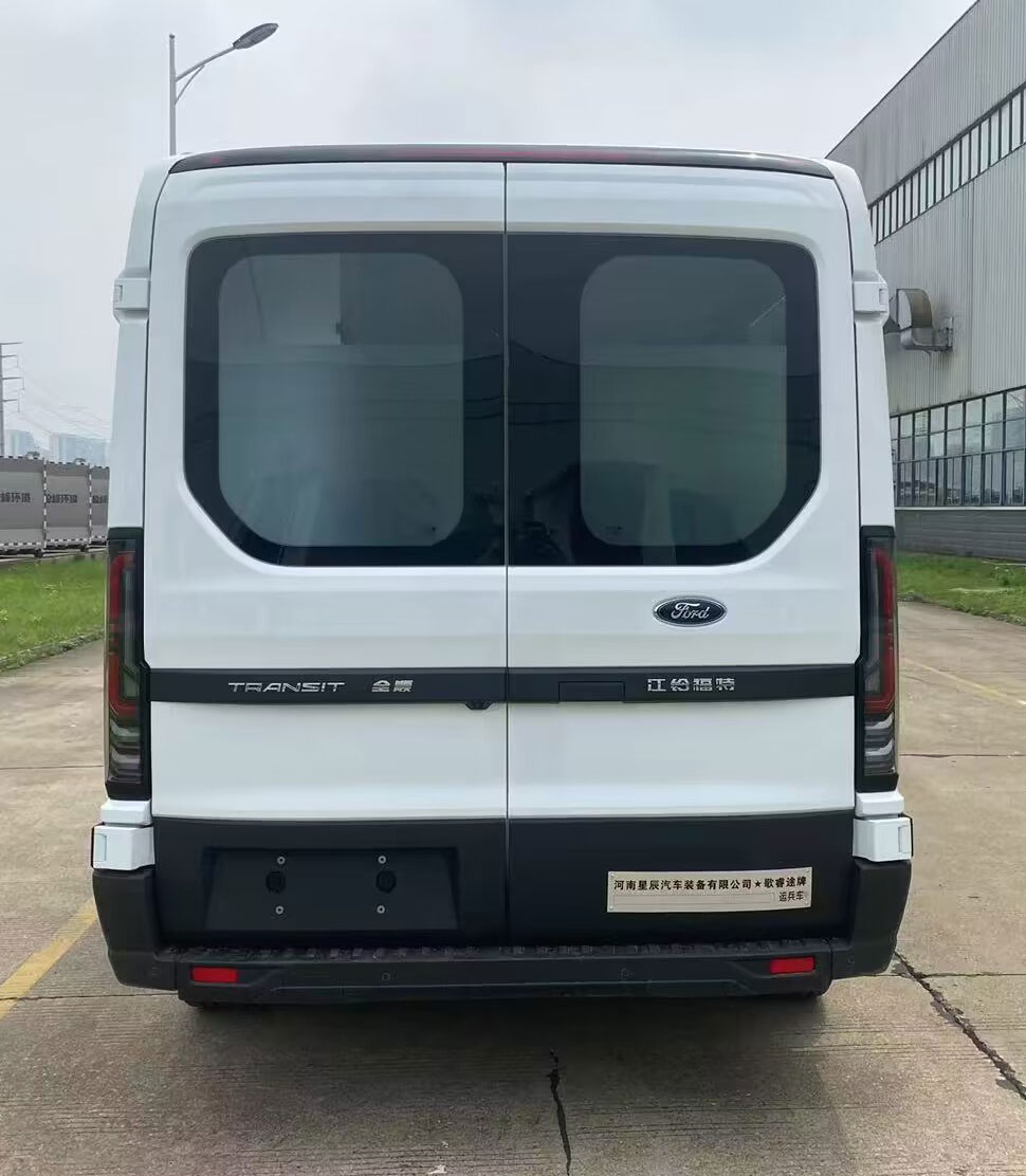 歌睿途牌GXC5040XYB運(yùn)兵車公告圖片