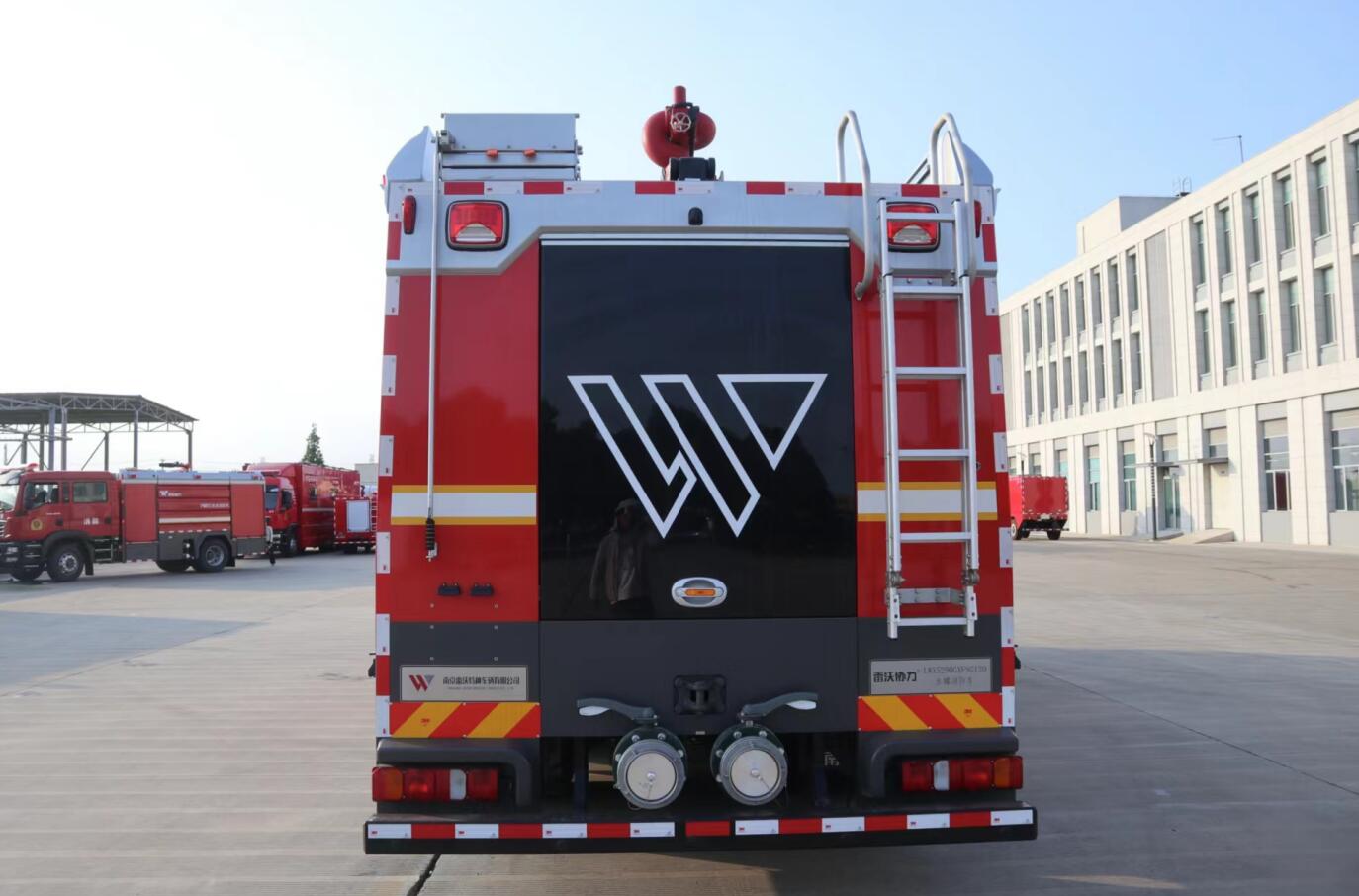 雷沃協(xié)力牌LWX5290GXFSG120水罐消防車公告圖片