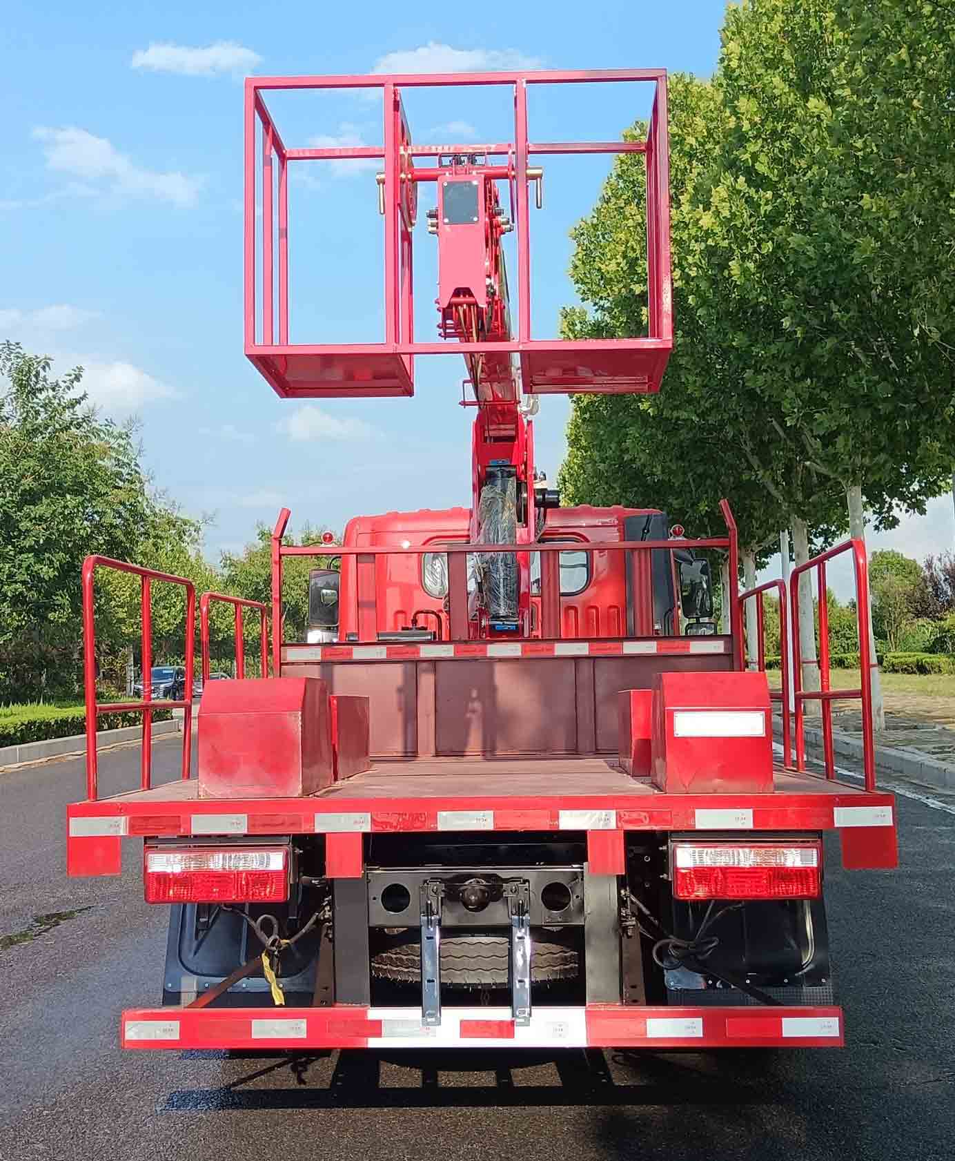 龍豐羽牌TLG5040XJX抽油機(jī)檢修車(chē)公告圖片