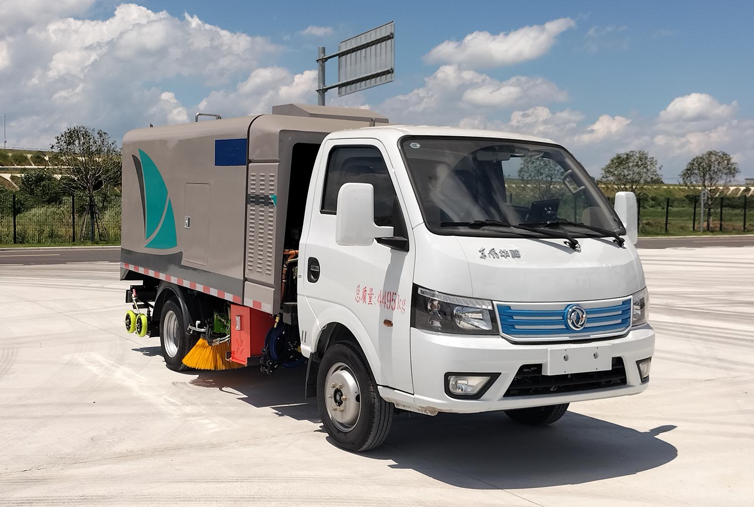 東風(fēng)牌EQ5040TXSSEHBEV純電動洗掃車公告圖片