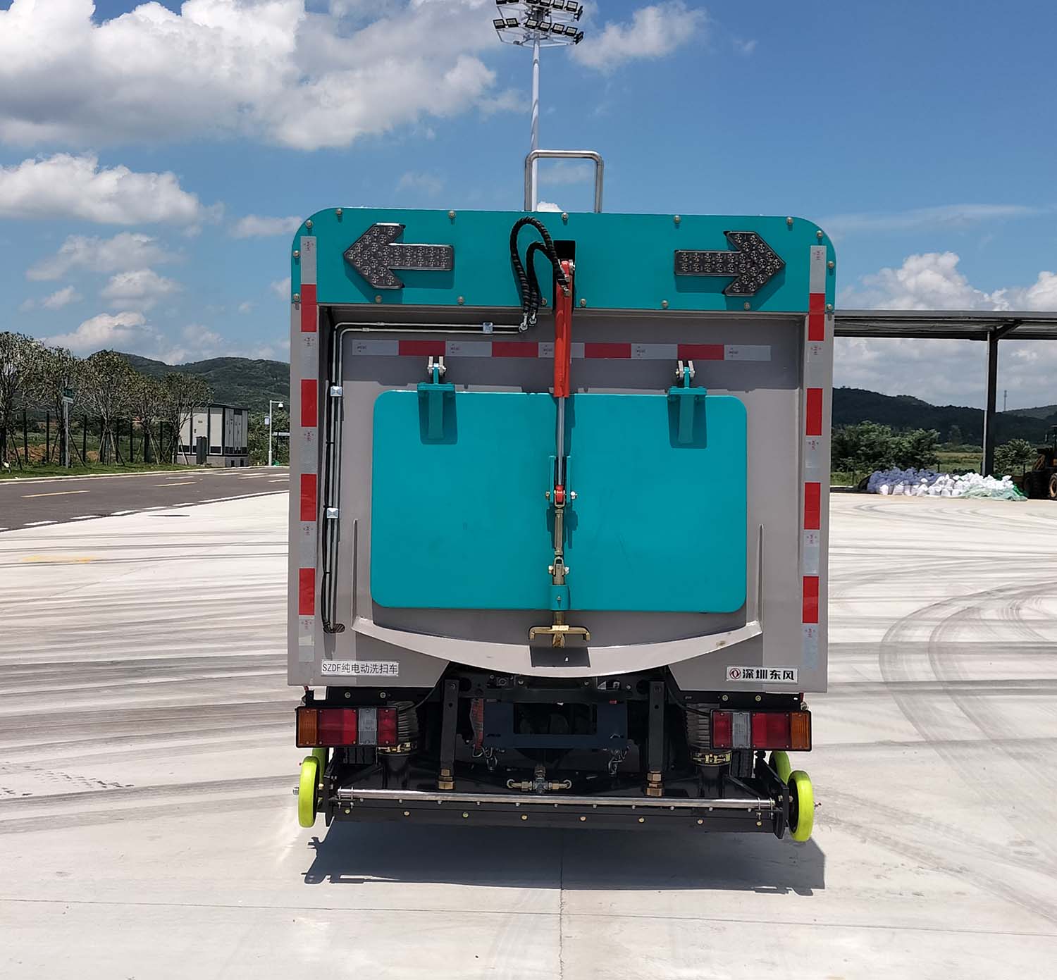 東風(fēng)牌EQ5040TXSSEHBEV純電動洗掃車公告圖片