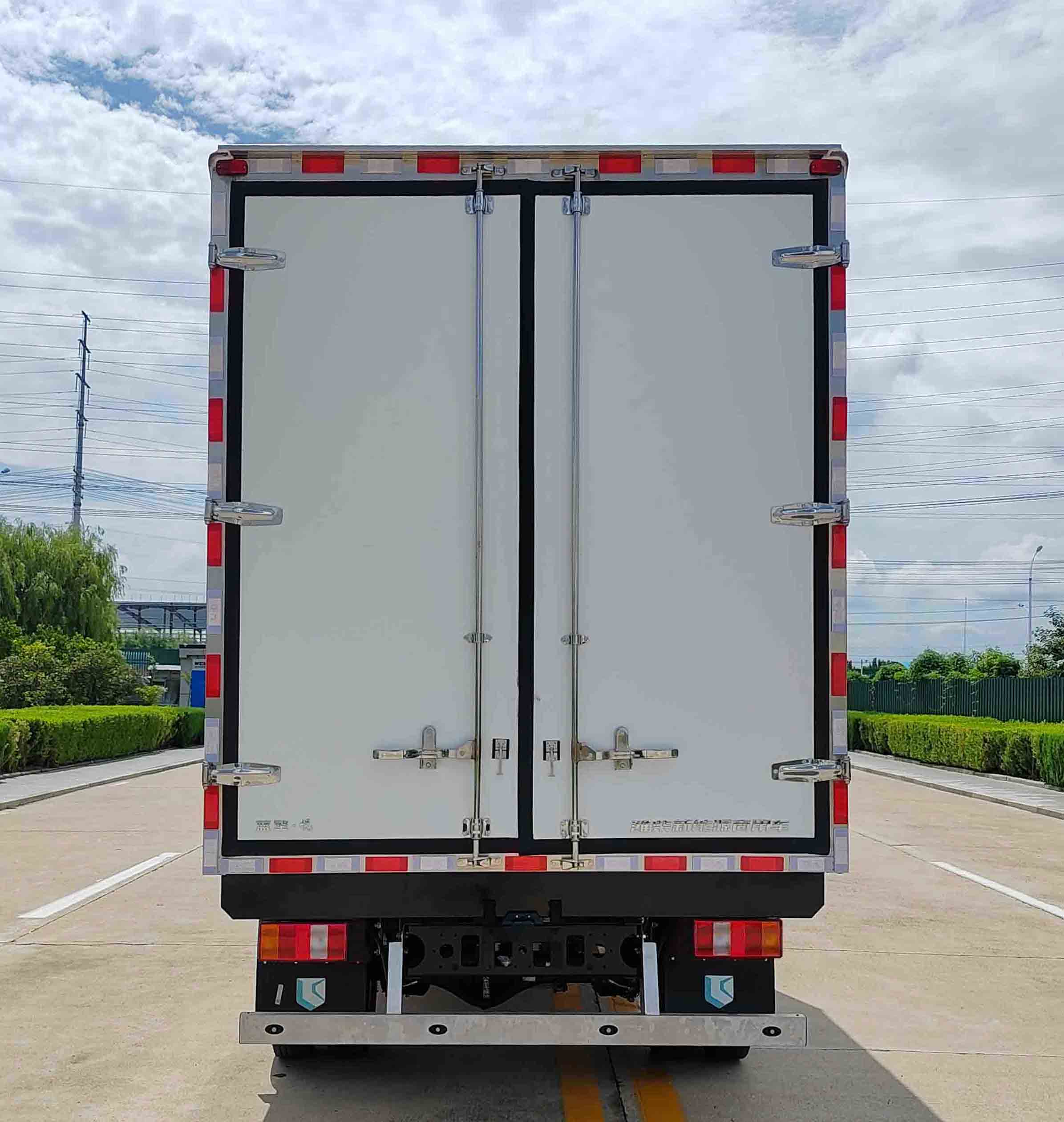 藍擎牌YTQ5042XLCKHEV341-LQ純電動冷藏車公告圖片