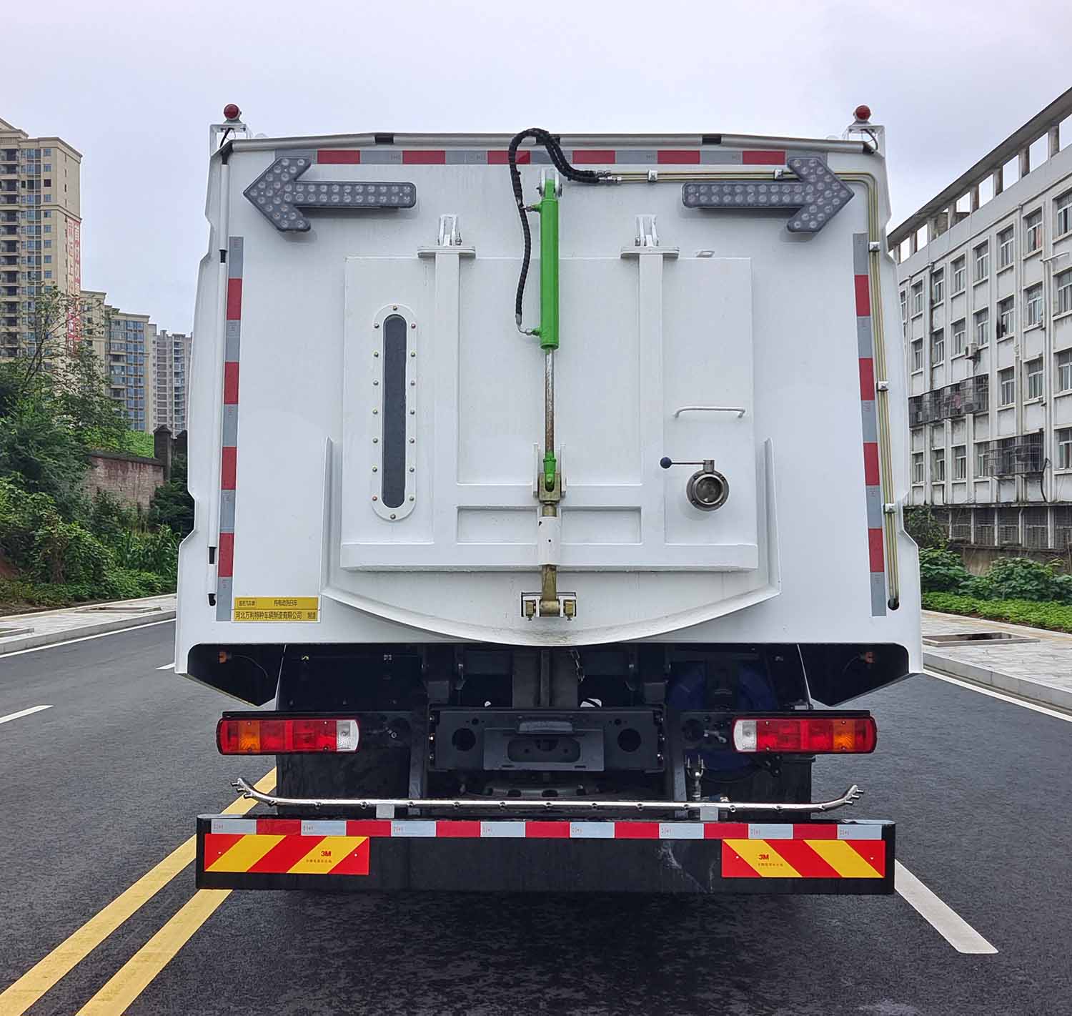 富巖汽車牌HWL5187TXSBEV純電動洗掃車公告圖片