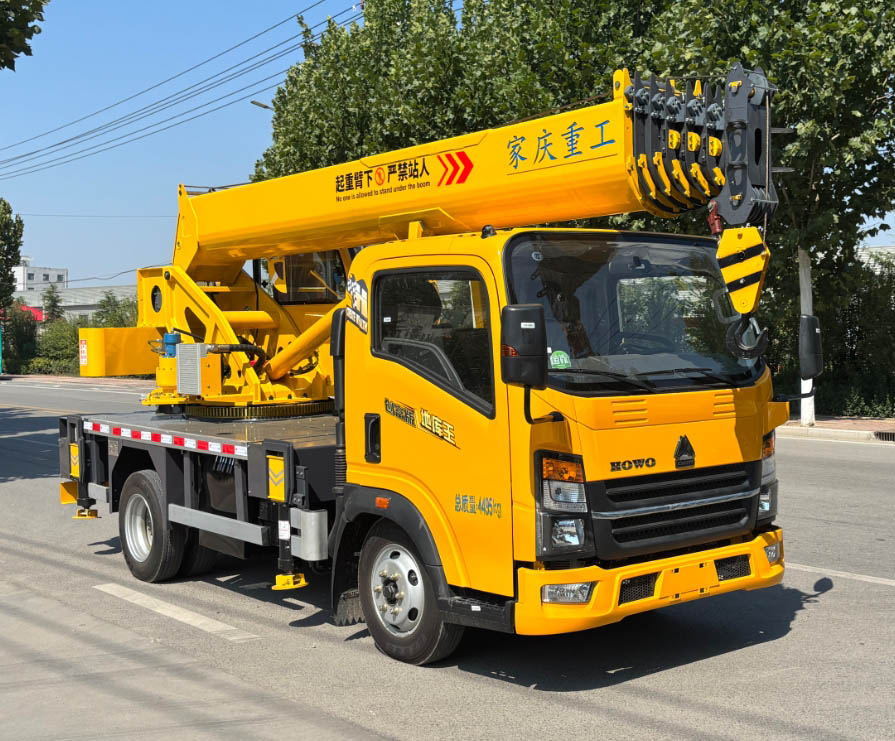 魯濟(jì)家慶牌LFV5040JQZZZ6汽車起重機(jī)公告圖片