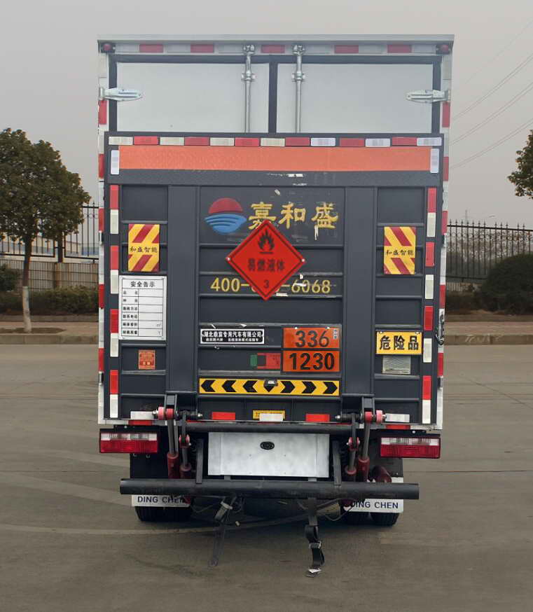 鼎宸騰興牌DCZ5040XRYCA6易燃液體廂式運輸車公告圖片