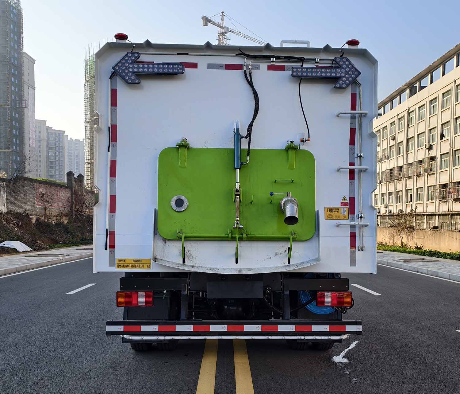 富巖汽車牌HWL5124TXSBEV純電動洗掃車公告圖片