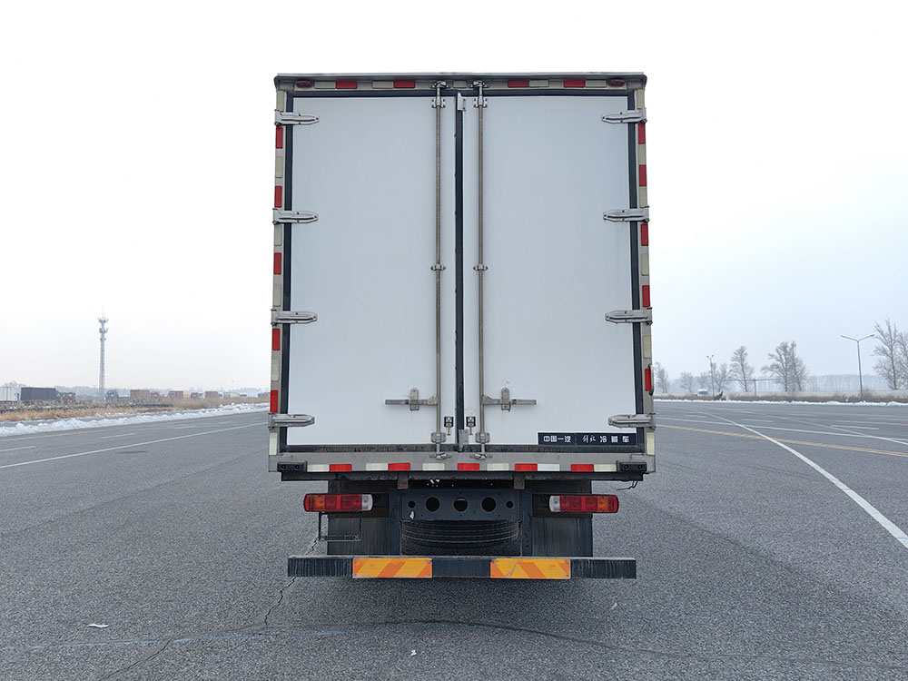 解放牌CA5181XLCP66K1L4E6冷藏車(chē)公告圖片