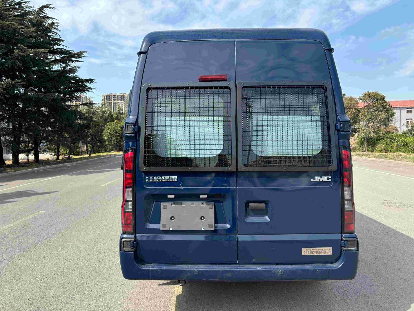 曼騎士牌KLX5040XYB-6運(yùn)兵車(chē)公告圖片