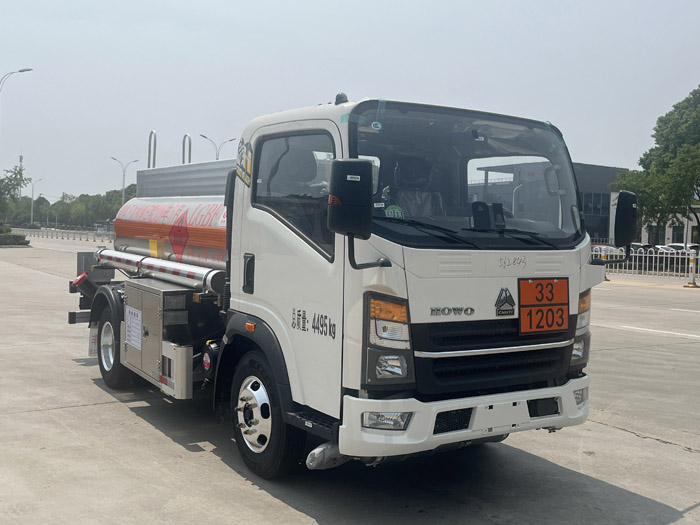 楚勝牌CSC5047GJYZ6L加油車公告圖片
