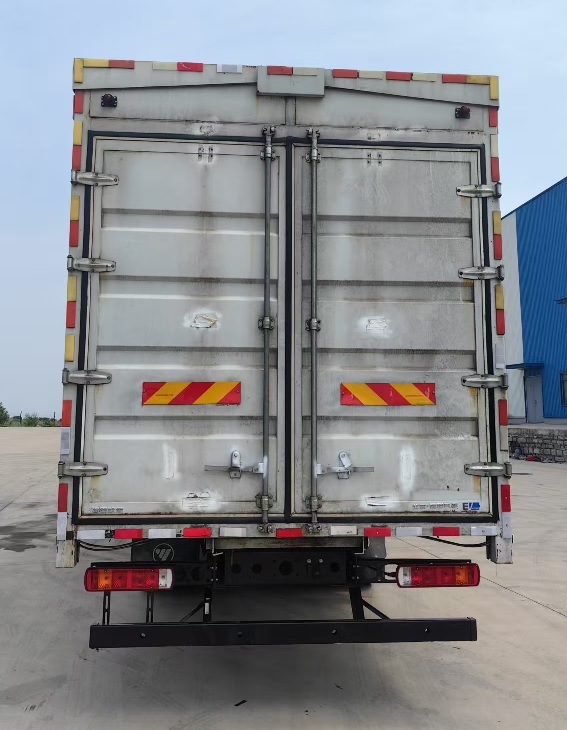 福田牌BJ5186XYKEVK1純電動翼開啟廂式貨車公告圖片