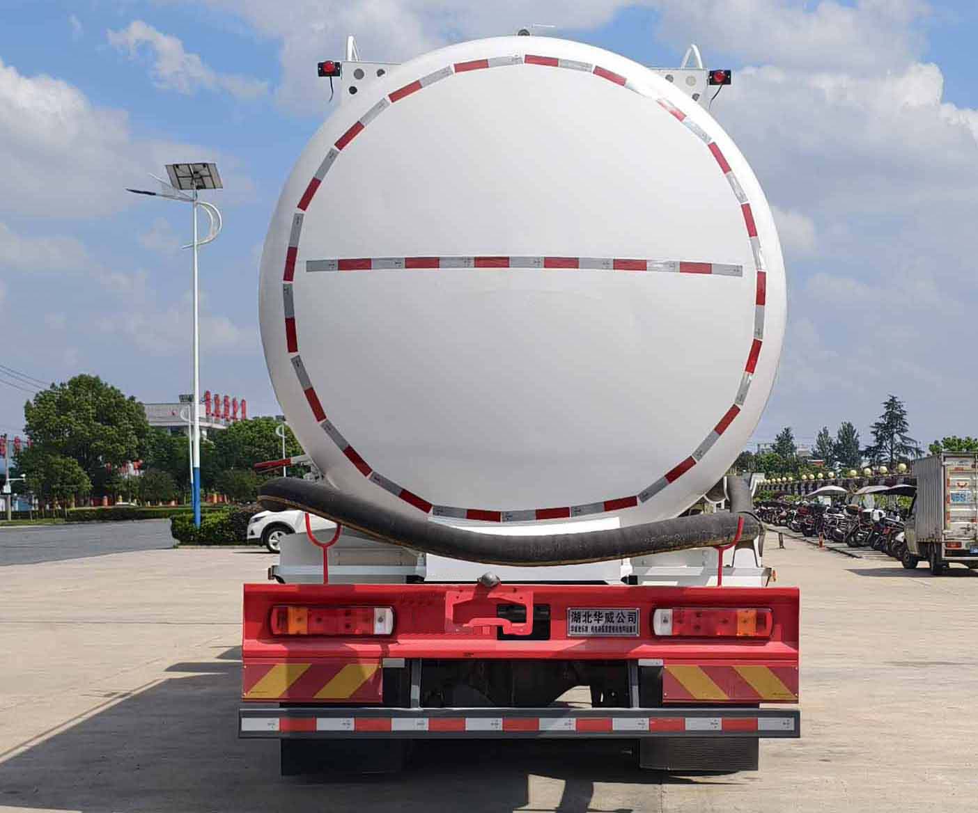 華威馳樂牌SGZ5310GFLZZBEV純電動(dòng)低密度粉粒物料運(yùn)輸車公告圖片
