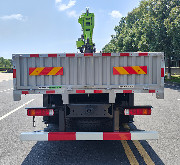 中聯(lián)牌ZLM5310JSQHN隨車(chē)起重運(yùn)輸車(chē)公告圖片