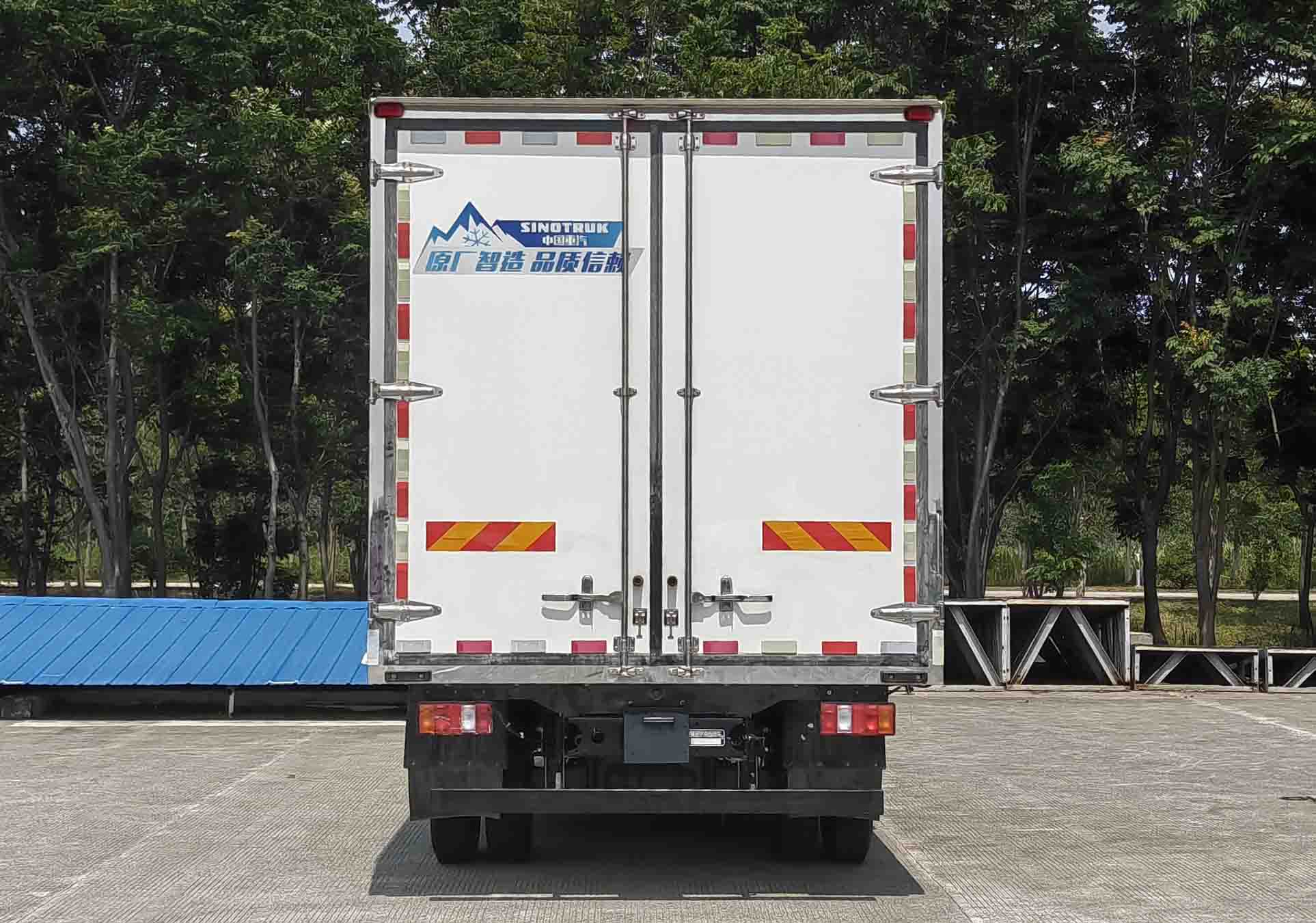 豪沃牌ZZ5137XLCK3615Z1BEVF1純電動(dòng)冷藏車公告圖片