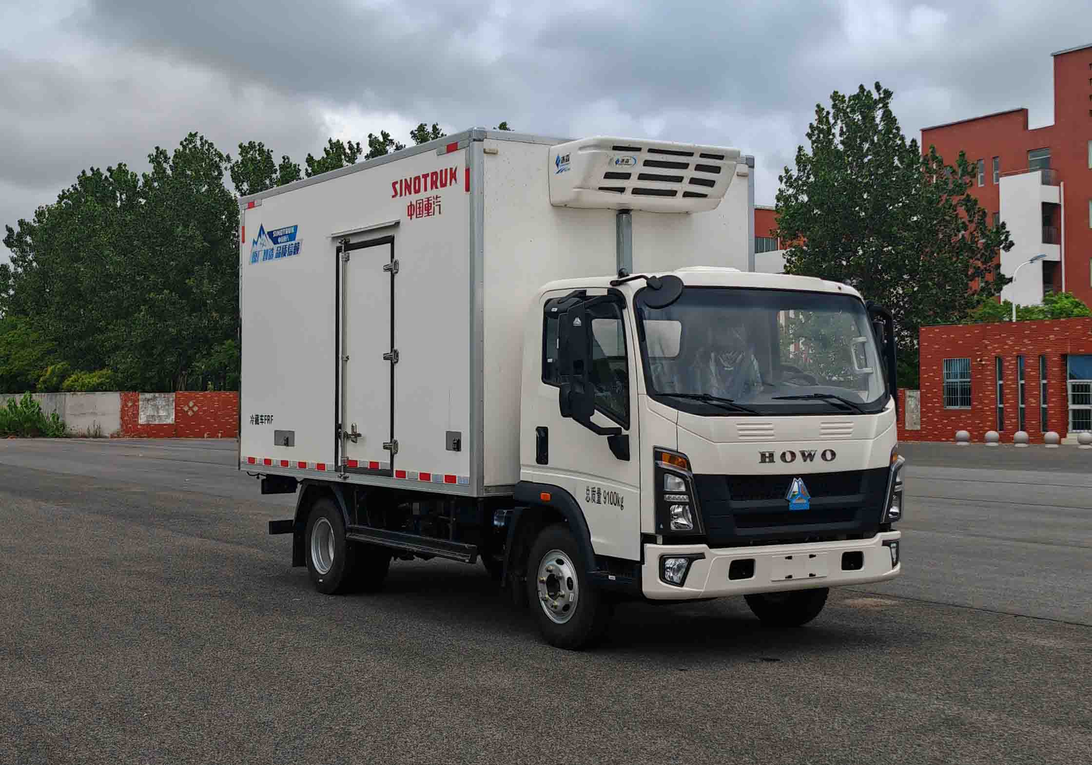 豪沃牌ZZ5097XLCH3414Z191BEVA0純電動(dòng)冷藏車(chē)公告圖片