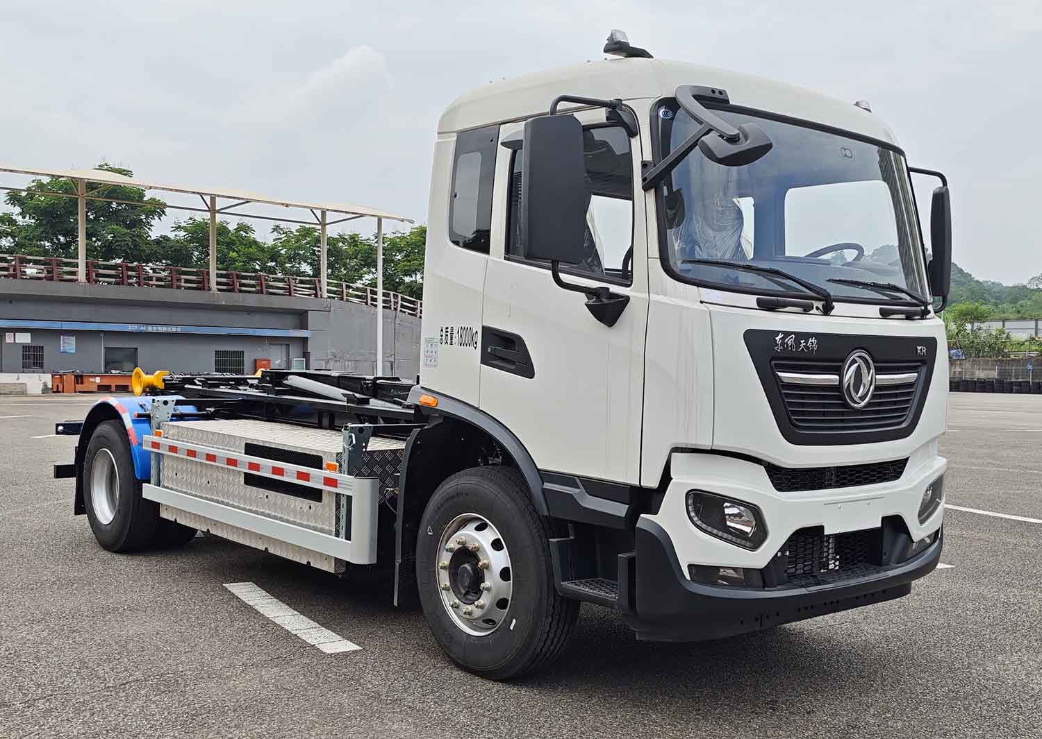 山花牌JHA5183ZXXDFCBEV純電動車廂可卸式垃圾車公告圖片