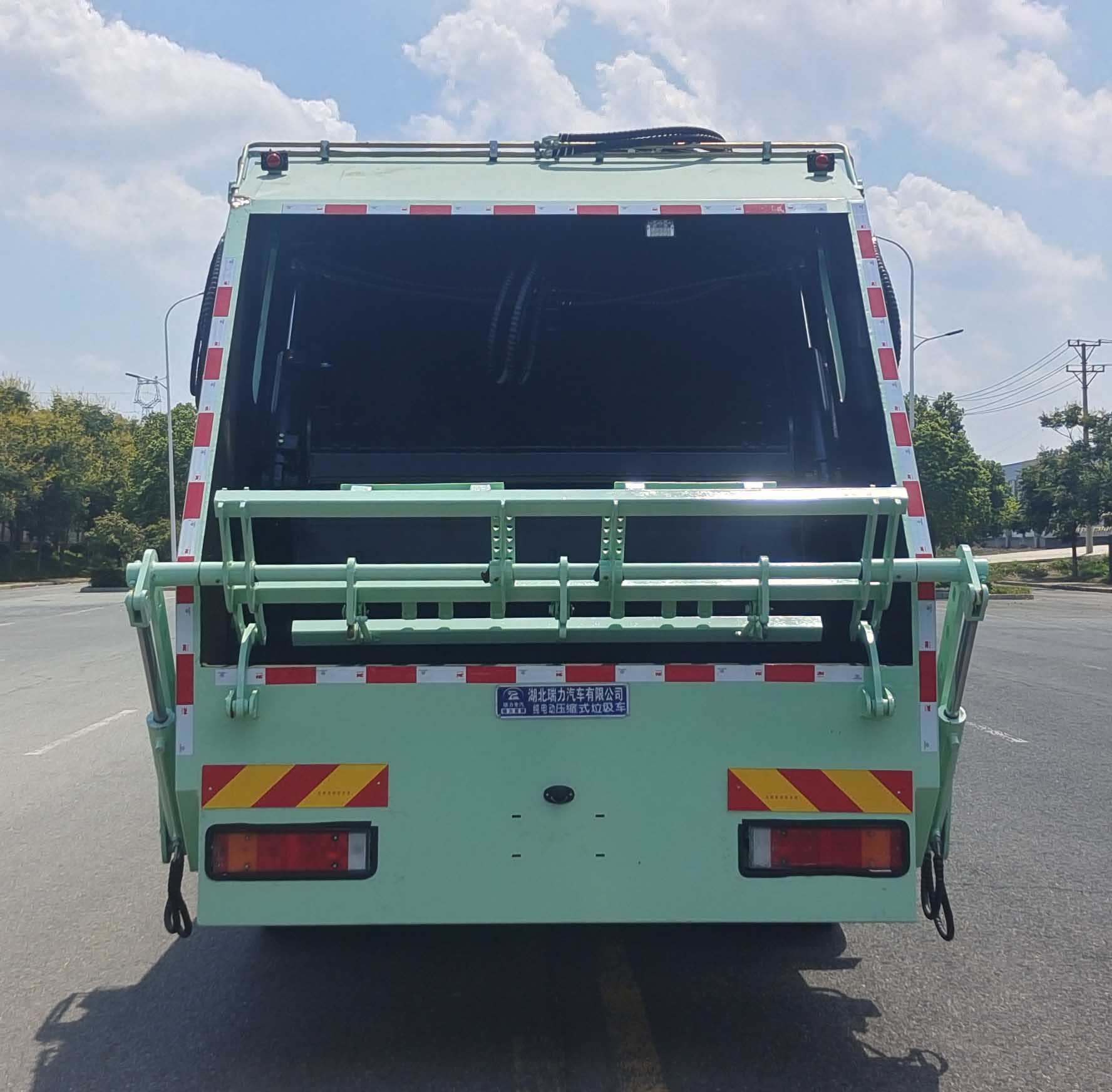 瑞力星牌RLQ5181ZYSXCBEV純電動(dòng)壓縮式垃圾車公告圖片