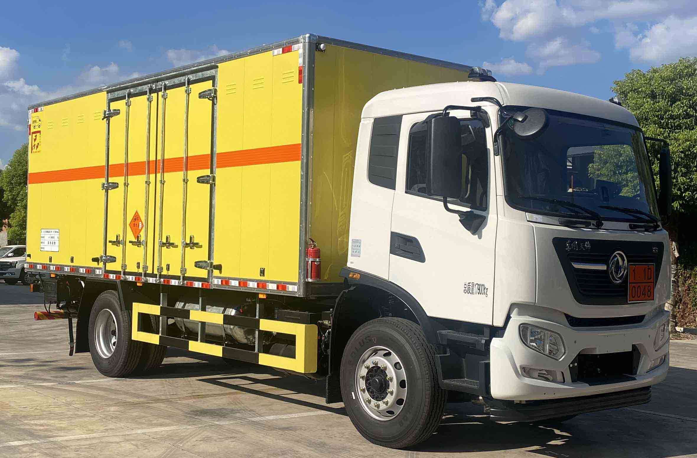 路捷順牌ULC5183XQYD6爆破器材運(yùn)輸車公告圖片