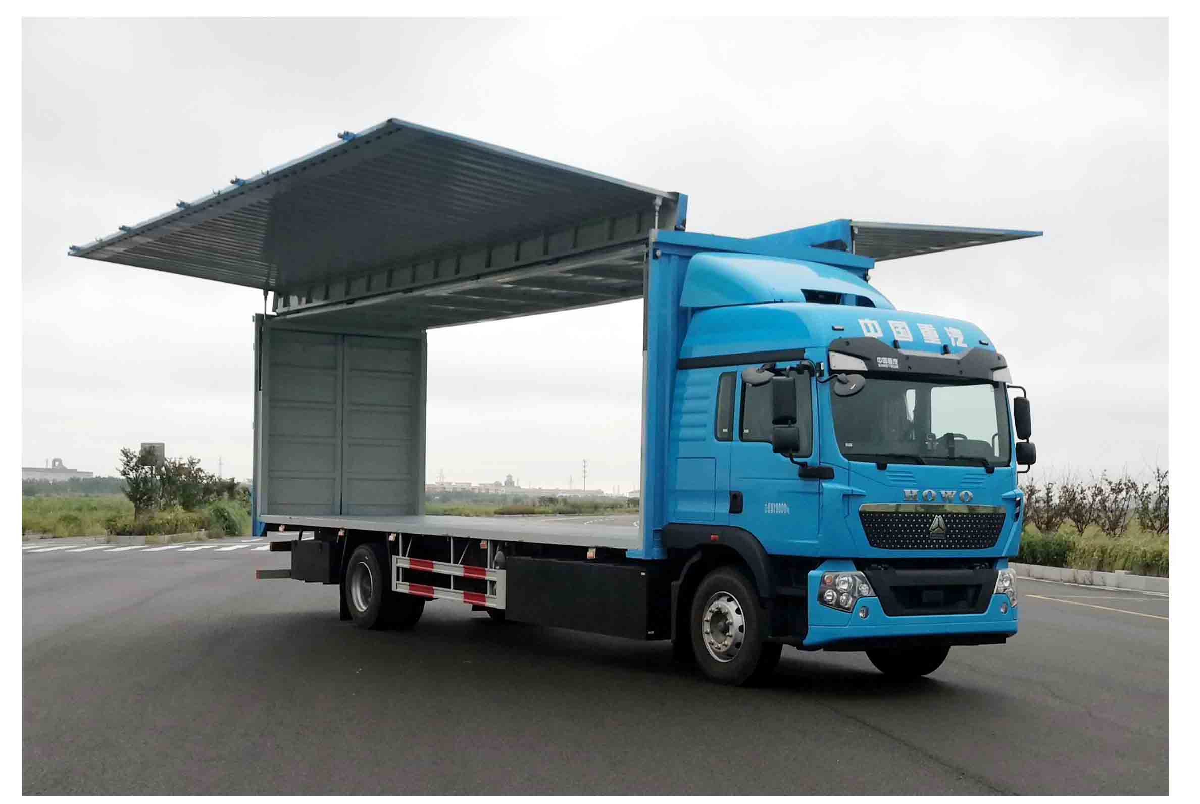 豪沃牌ZZ5187XYKN711GZ1BEV4E純電動翼開啟廂式貨車公告圖片