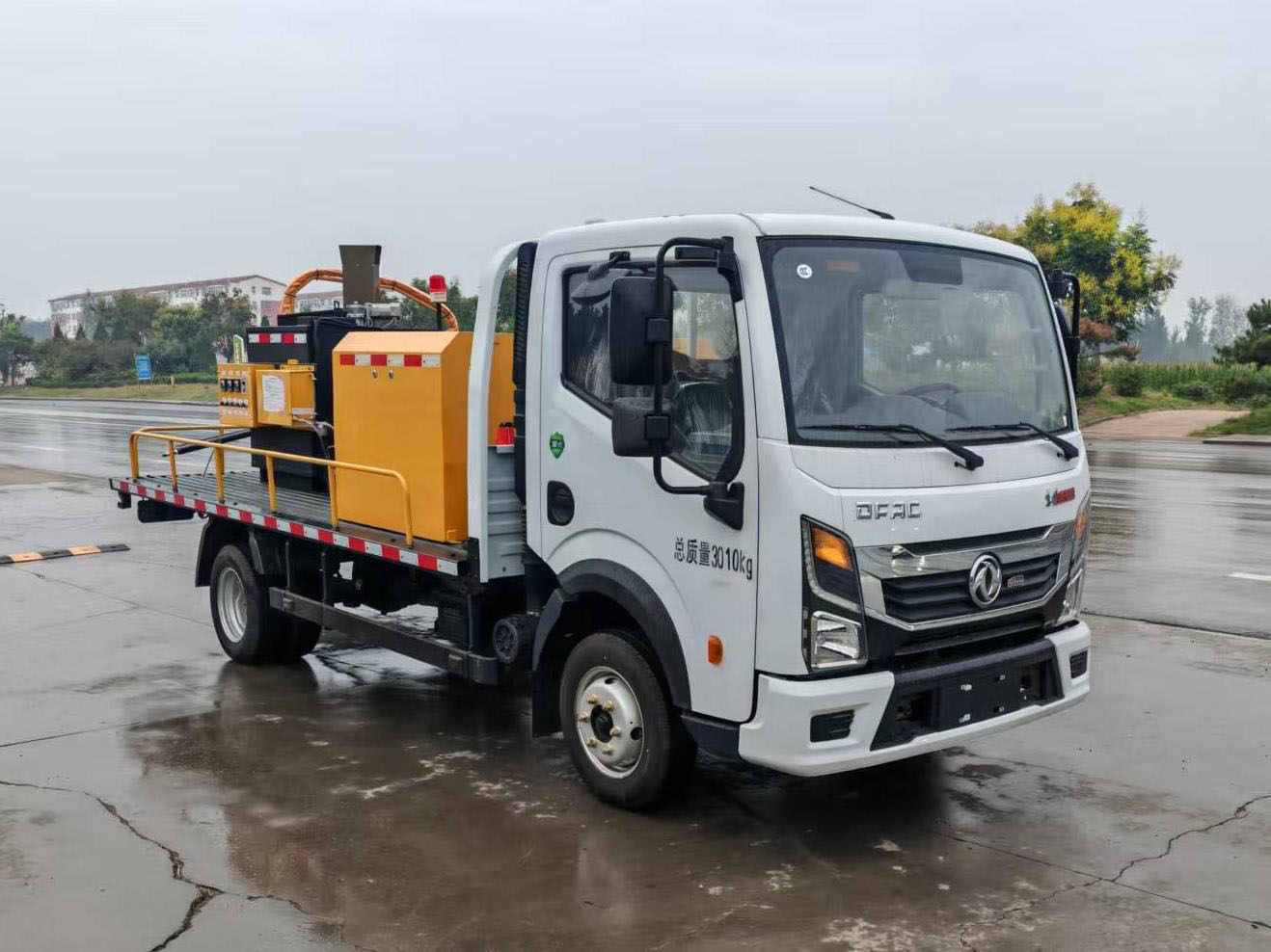 衡霸牌YYD5030TXBD6瀝青路面熱再生修補(bǔ)車公告圖片