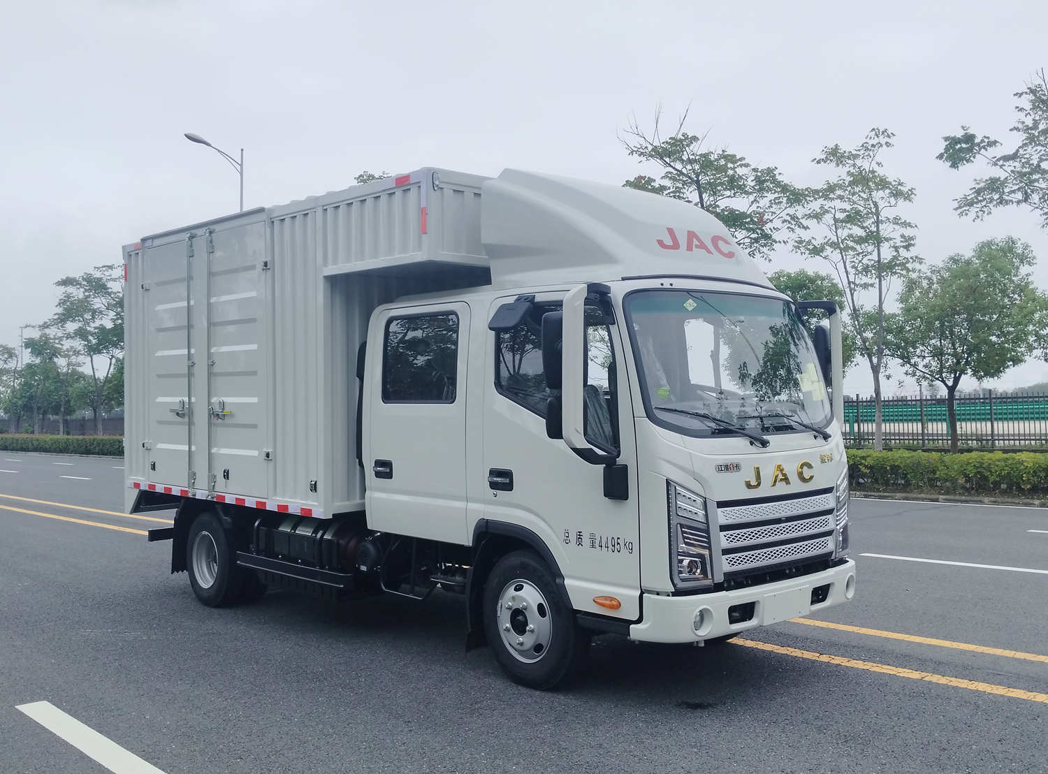 江淮牌HFC5041XXYR53N1C7NS廂式貨車公告圖片
