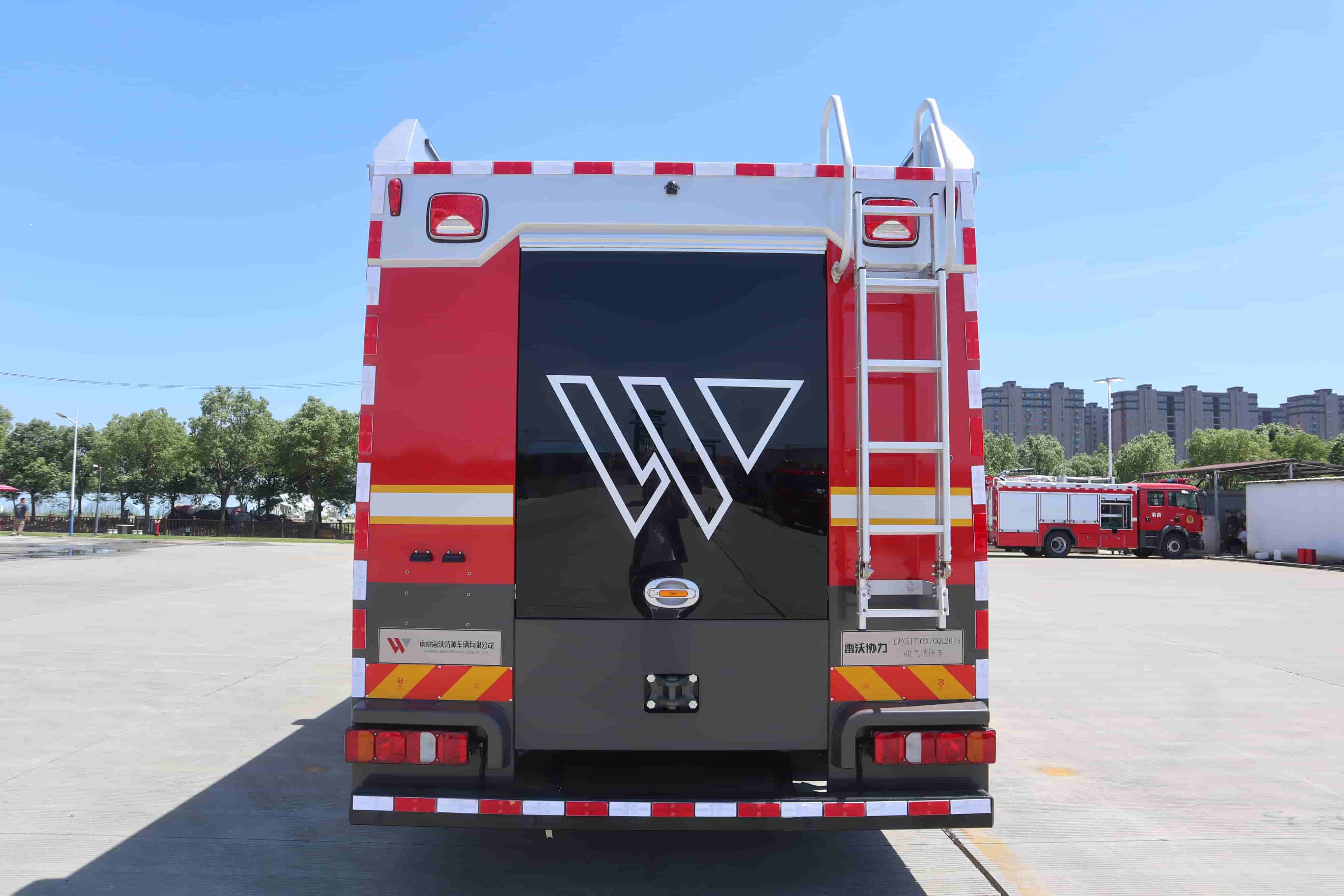 雷沃協(xié)力牌LWX5170TXFGQ120/S供氣消防車公告圖片