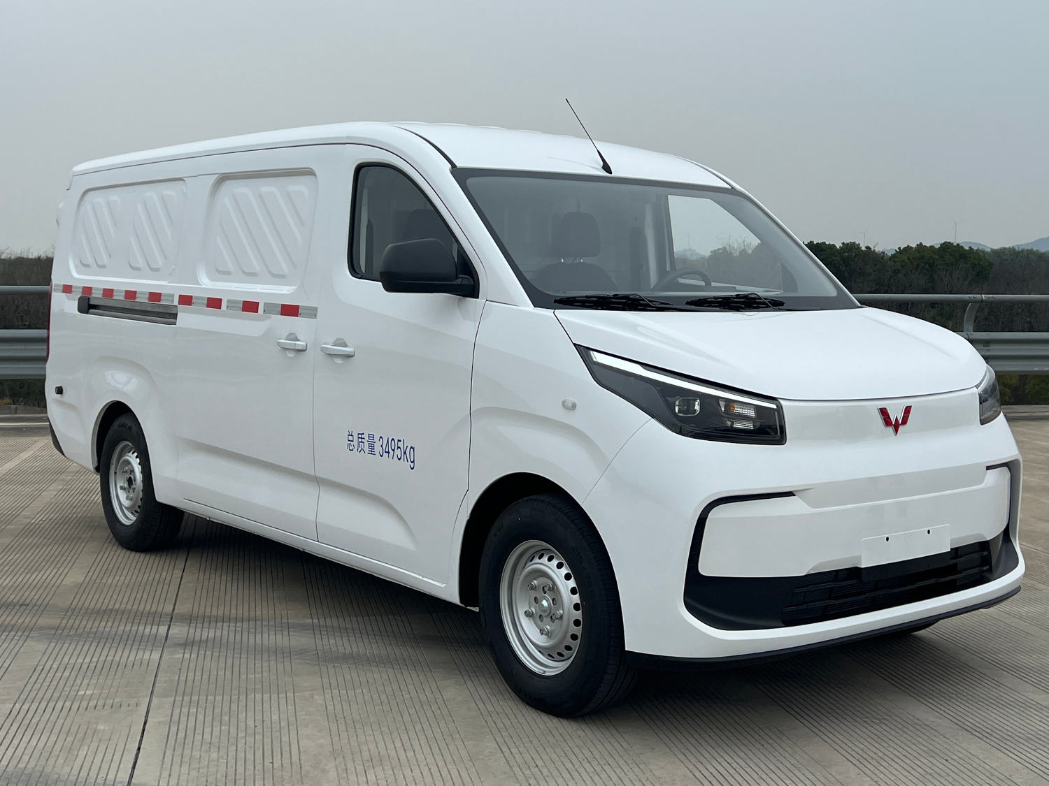 五菱牌LZW5034XXYBEVA1純電動廂式貨車公告圖片