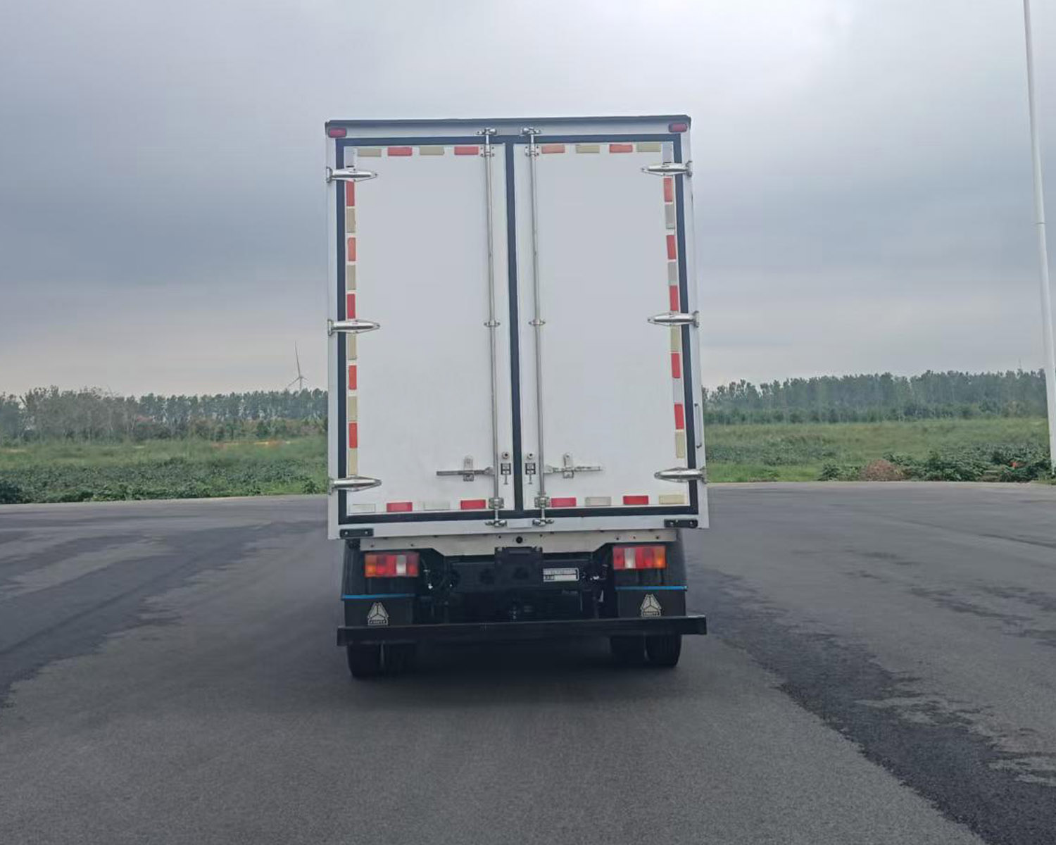 豪沃牌ZZ5047XLCV3515Z145BEVU純電動冷藏車公告圖片