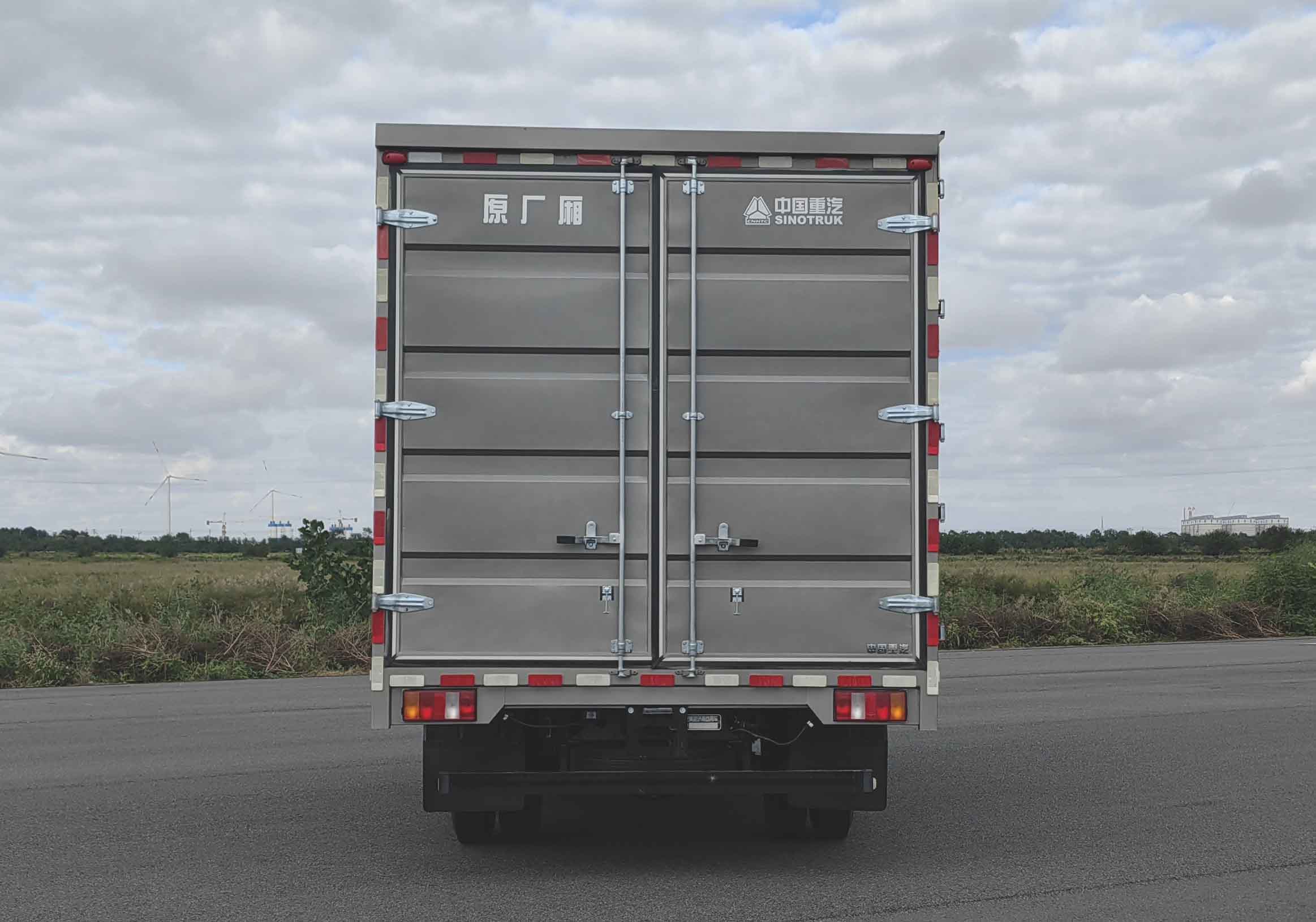 豪沃牌ZZ5117XXYG3414F1廂式貨車公告圖片