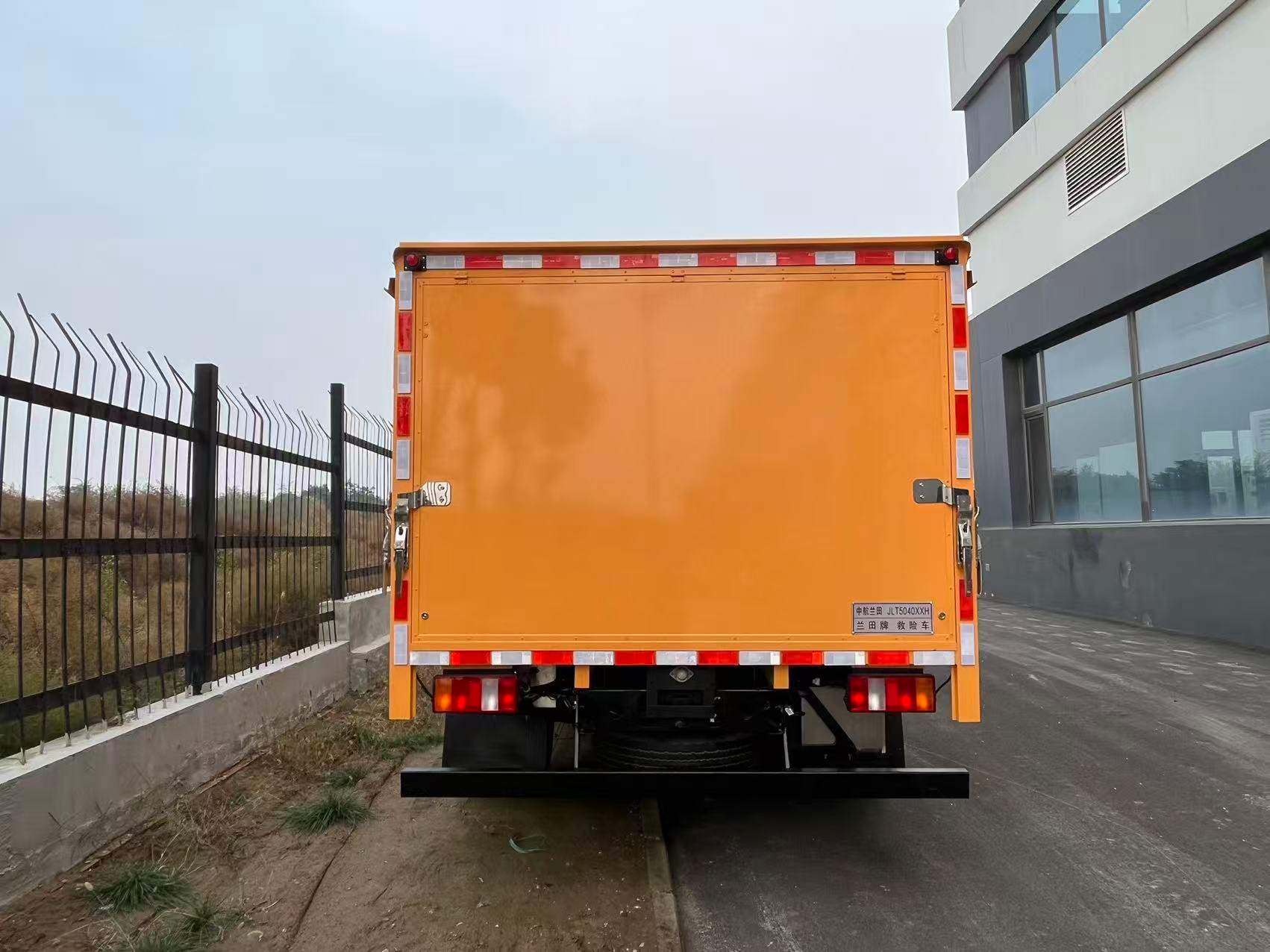 蘭田牌JLT5040XXH救險(xiǎn)車公告圖片