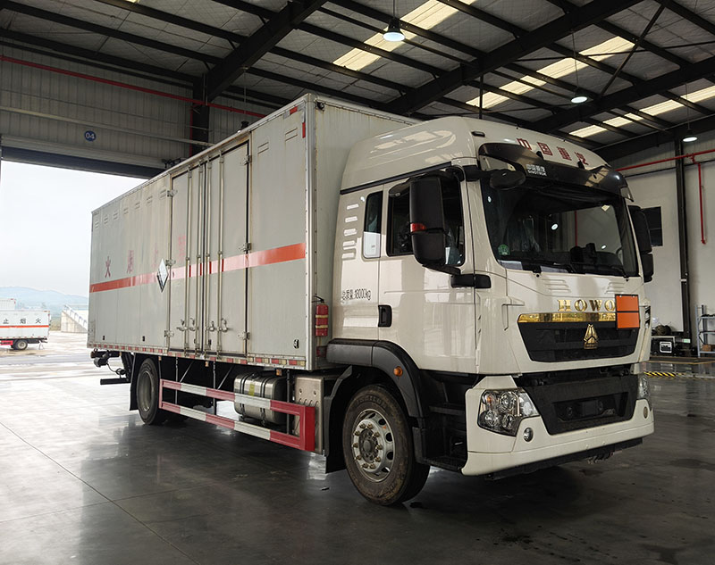 程力牌CL5181XFW6BXW腐蝕性物品廂式運(yùn)輸車公告圖片