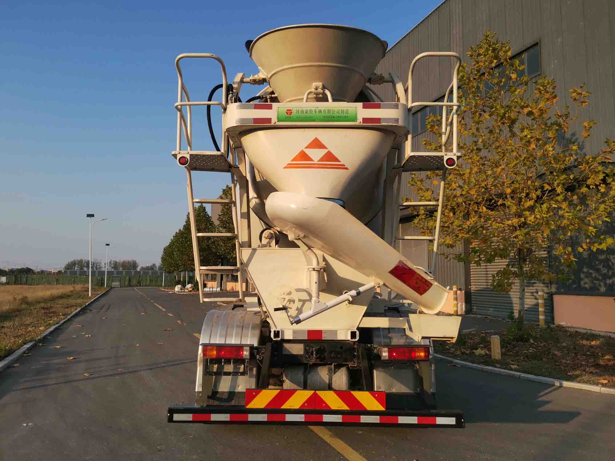 亞特重工牌HNV5320GJBSCABEV純電動(dòng)混凝土攪拌運(yùn)輸車(chē)公告圖片
