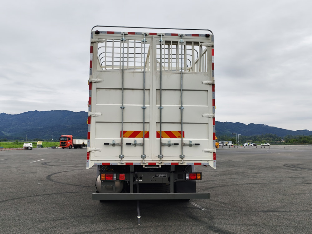 豪沃牌ZZ5184CCQK5017Z1BEV純電動(dòng)畜禽運(yùn)輸車(chē)公告圖片