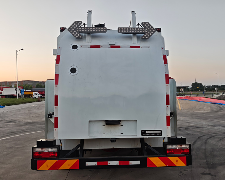 中植汽車牌CDL5120TCADFBEV純電動(dòng)餐廚垃圾車公告圖片