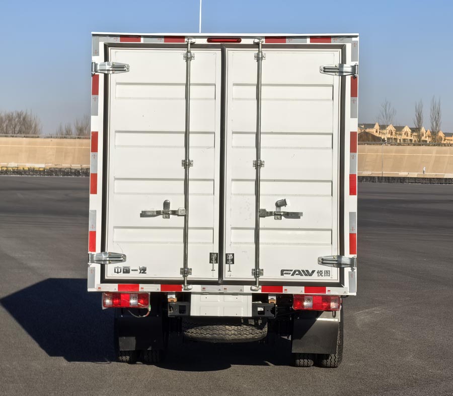 解放牌CA5030XXYP37Q05L2E6A87廂式貨車公告圖片