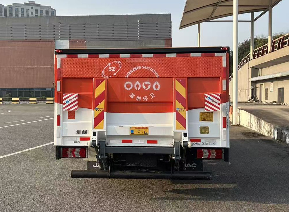 江淮牌HFC5082XTYP3EV1N純電動密閉式桶裝垃圾車公告圖片