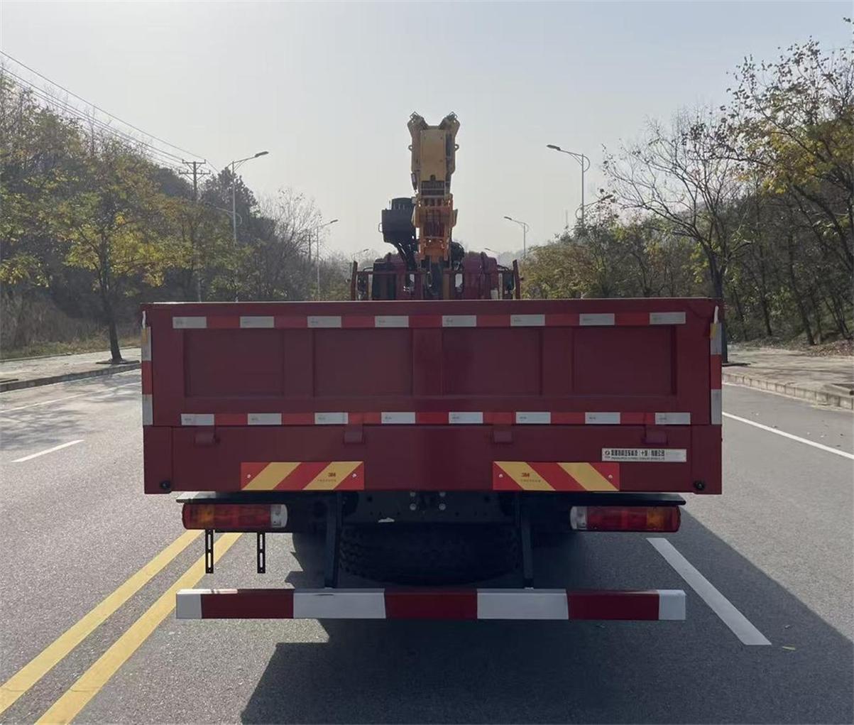 隨特牌ZZX5254JSQBJ6隨車起重運(yùn)輸車公告圖片