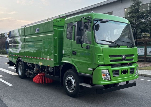 宇通牌YTZ5188TXSD3BEVA純電動(dòng)洗掃車公告圖片