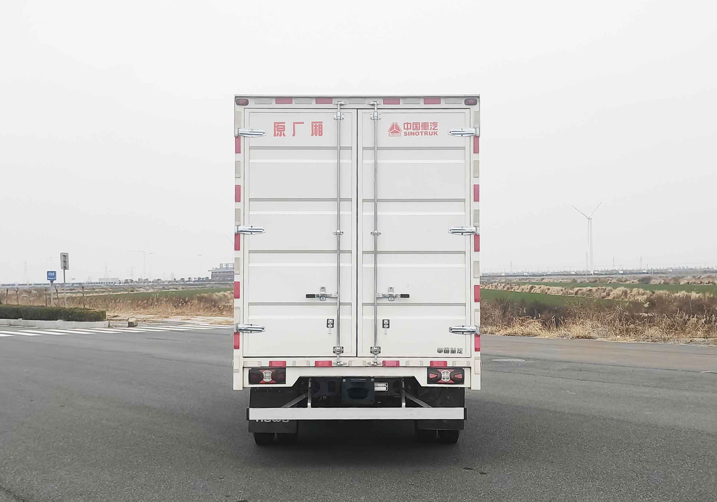豪沃牌ZZ5047XXYG3414F144廂式貨車公告圖片