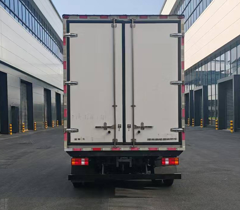 藍(lán)擎牌YTQ5041XLCKK335-LQ冷藏車(chē)公告圖片