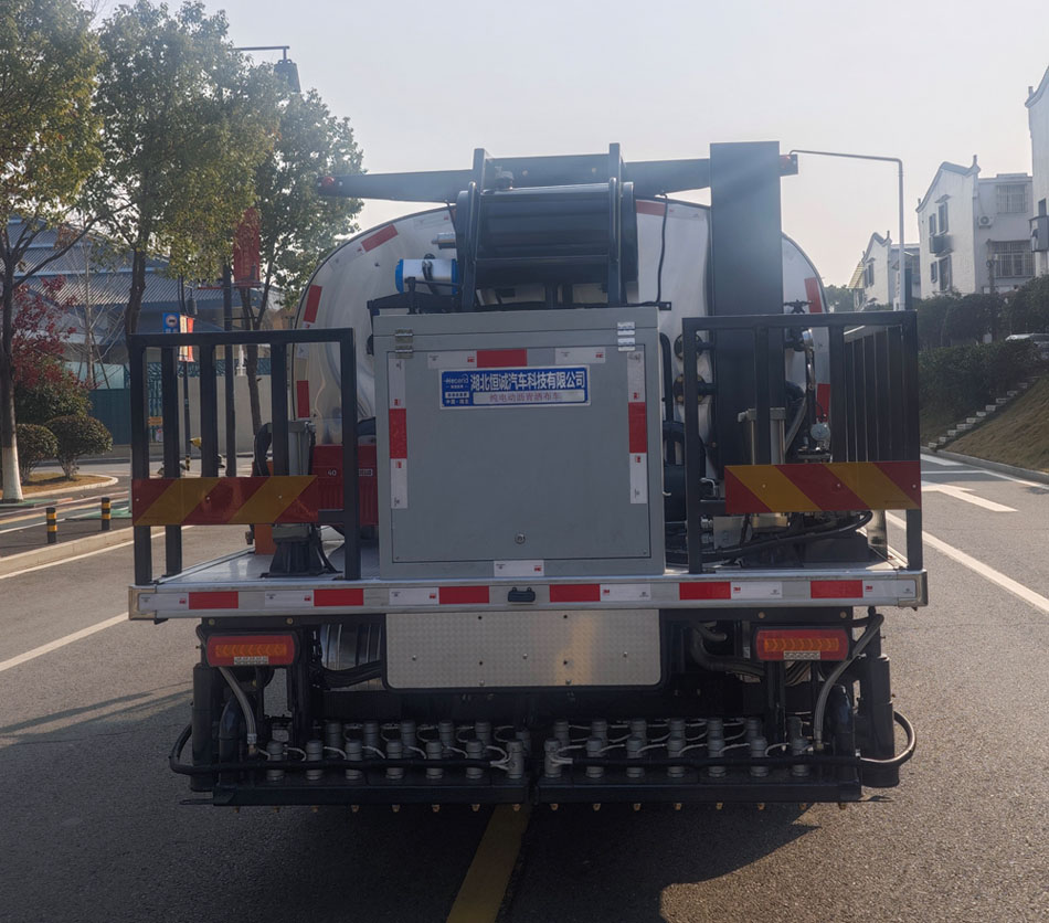 恒誠(chéng)睿德牌HRD5120GLQBEVS純電動(dòng)瀝青灑布車(chē)公告圖片