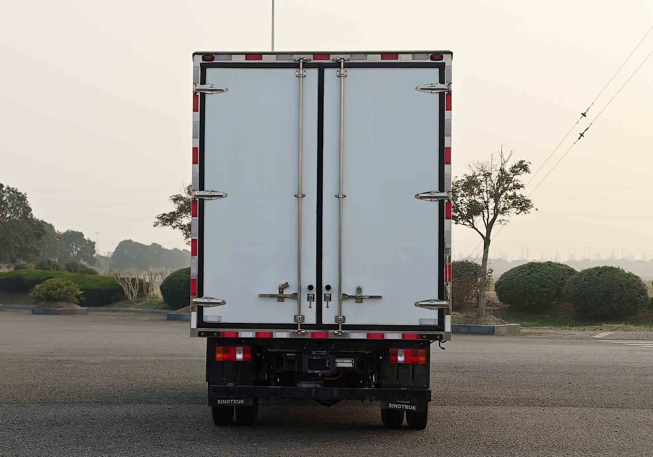 豪沃牌ZZ5047XLCH3414Z145BEVD1純電動冷藏車公告圖片