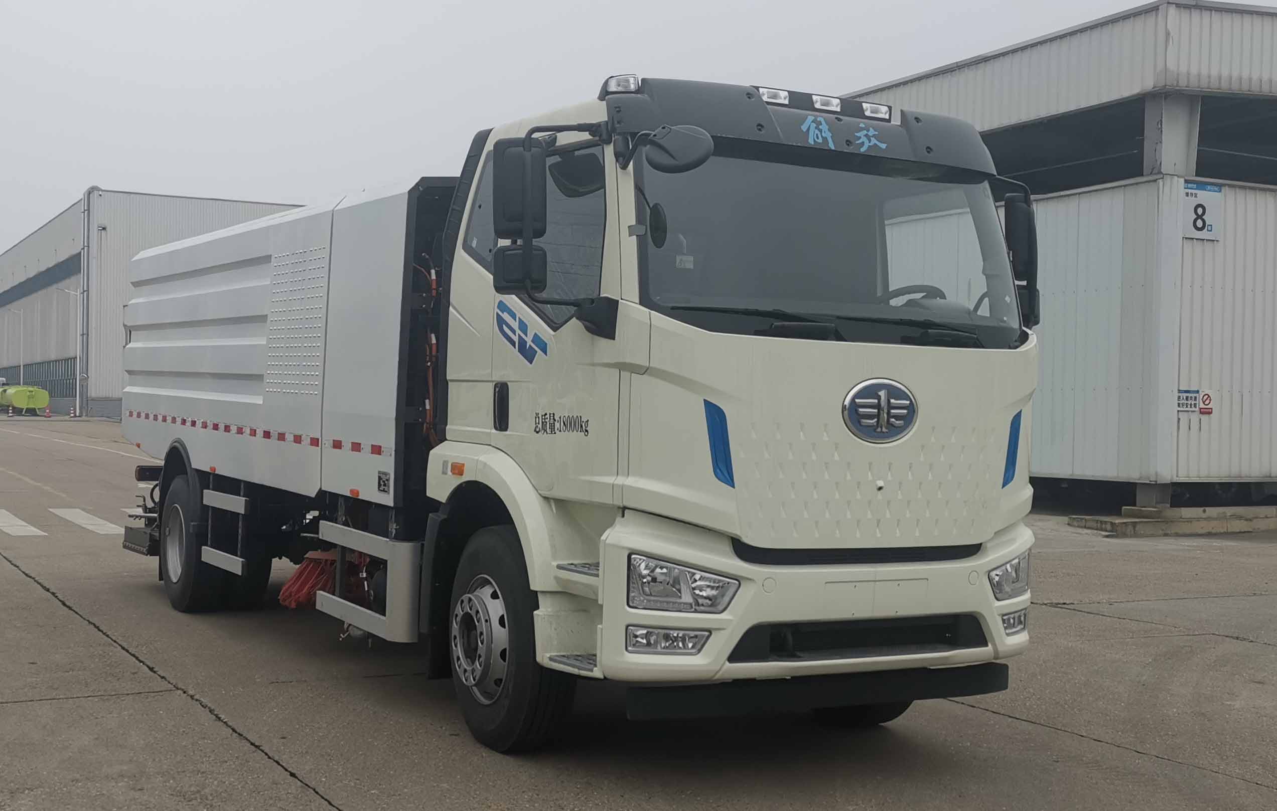 鑫華馳牌THD5182TSLEV1純電動(dòng)掃路車公告圖片