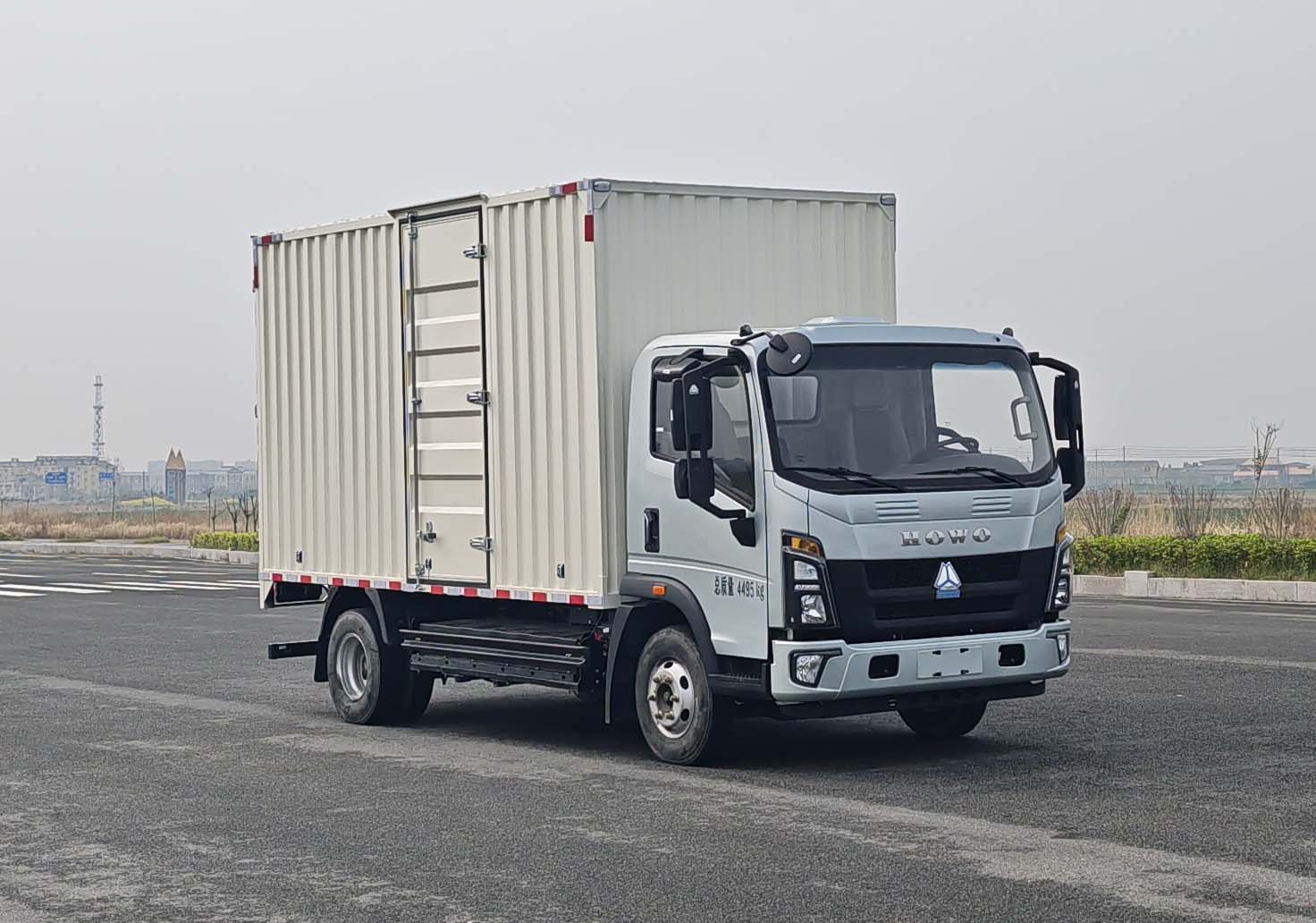 豪沃牌ZZ5047XXYK3515Z145BEVF1C纯电动厢式货车