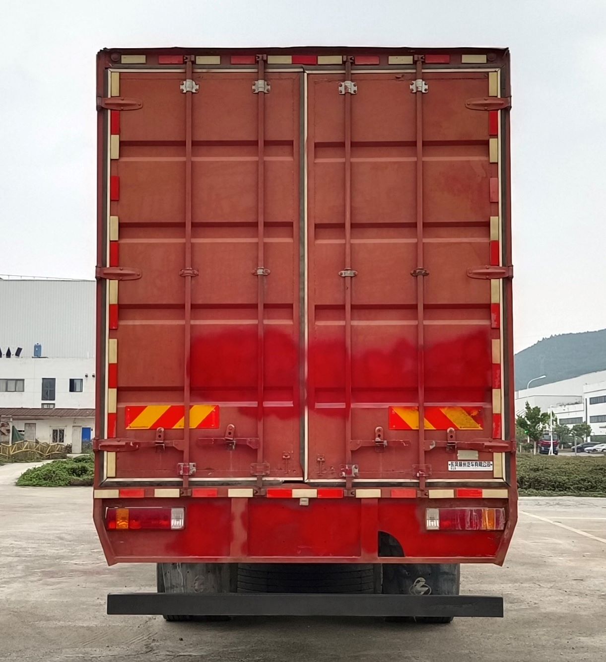 乘龙牌LZ5256XXYH5CC01厢式货车公告图片