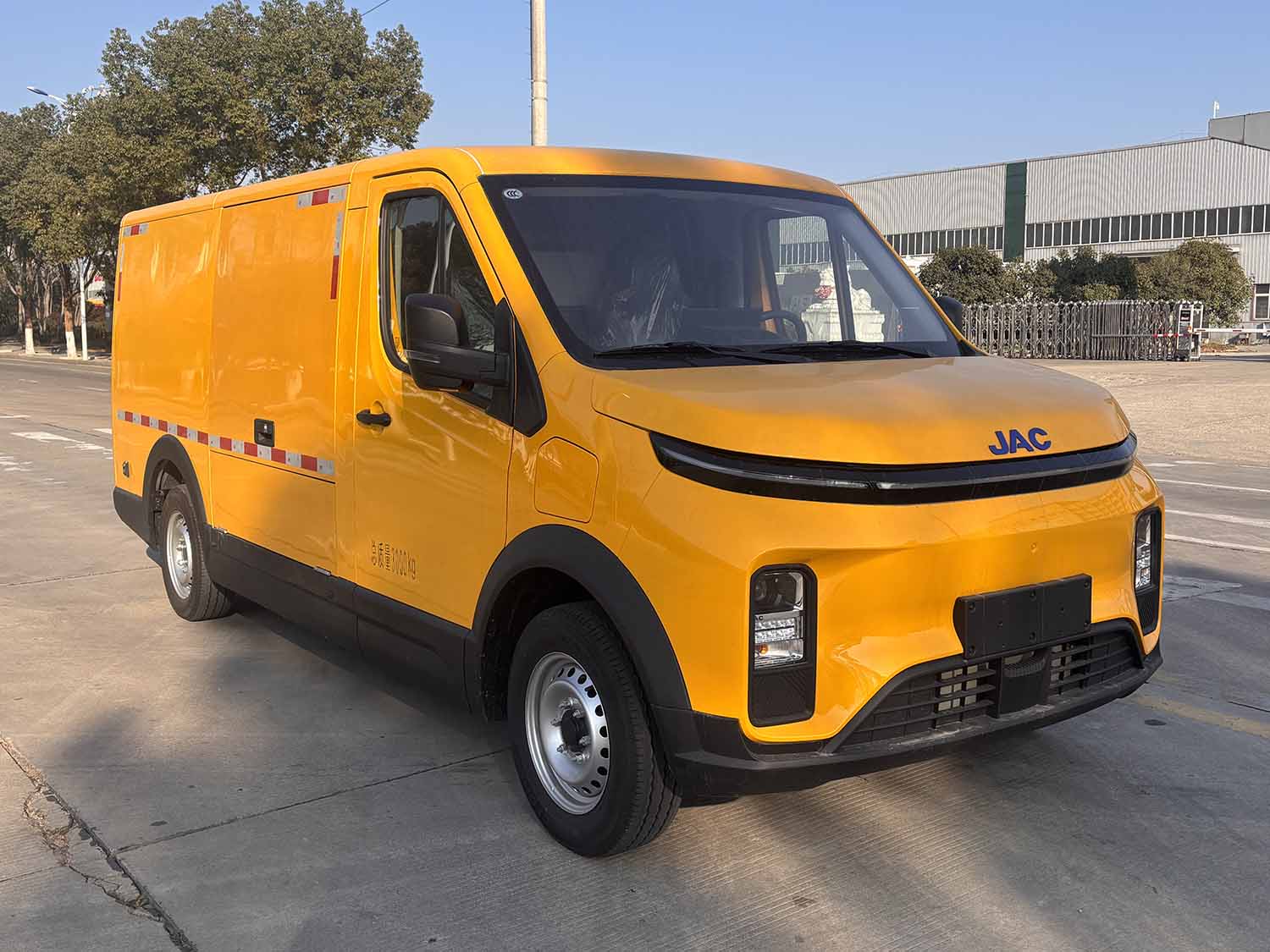 AQY5030XDYBEV型纯电动电源车图片
